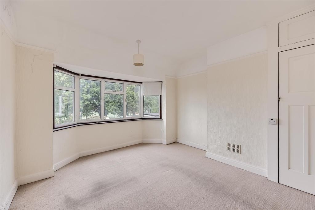 Windsor Avenue, Cheam, Sutton 3 bed end of terrace house £550,000