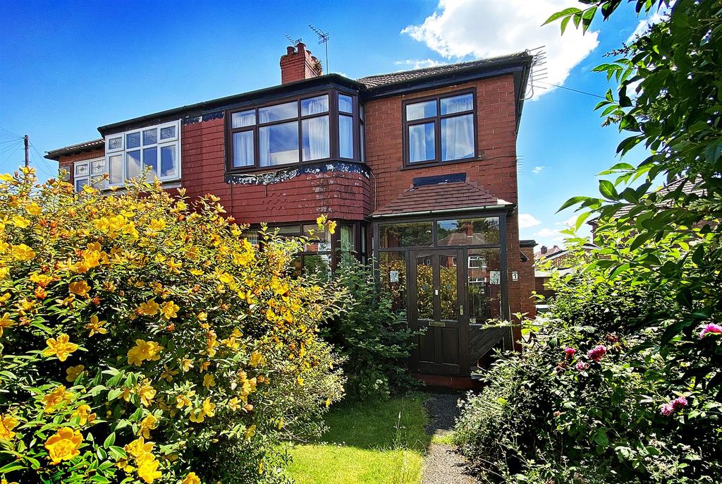 Bridge Grove, Timperley 3 bed semidetached house £350,000