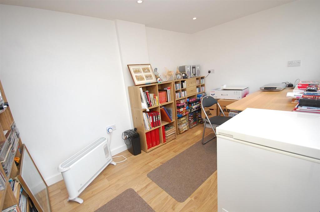 Garage/office