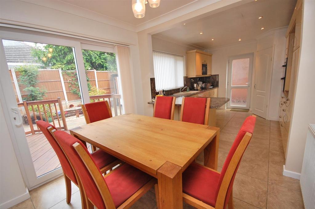 Dining kitchen