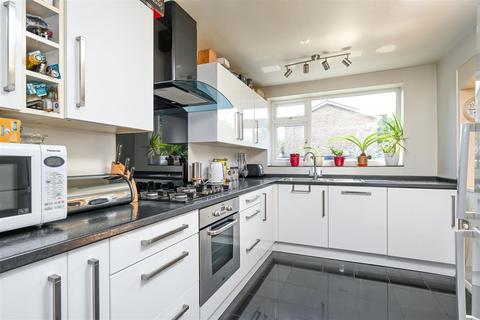 20 Pool Road, West Molesey, KT8 2HE