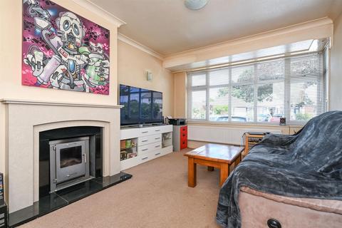 20 Pool Road, West Molesey, KT8 2HE