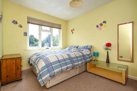 20 Pool Road, West Molesey, KT8 2HE