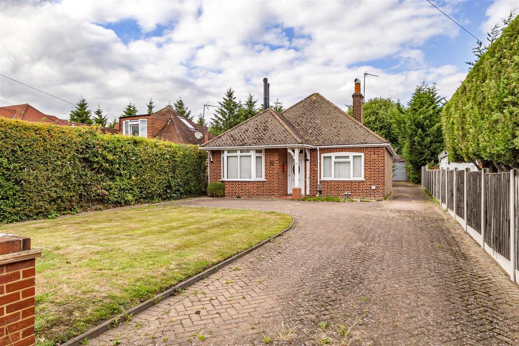 Green Lane, Chertsey 2 bed detached bungalow for sale £600,000