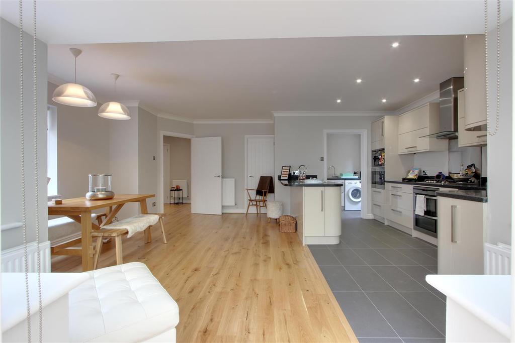 Vicarage Road, Pitstone, Buckinghamshire 4 bed detached house £775,000