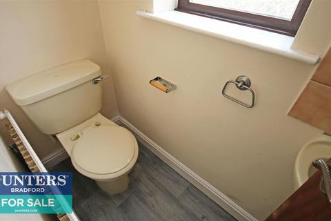 2 Garth Barn Close, Bradford, BD9 4BG