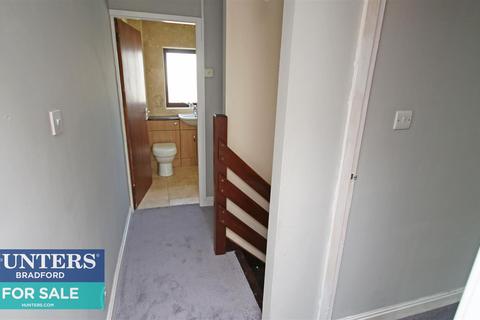 2 Garth Barn Close, Bradford, BD9 4BG