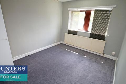 2 Garth Barn Close, Bradford, BD9 4BG
