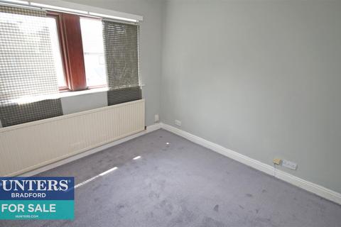 2 Garth Barn Close, Bradford, BD9 4BG