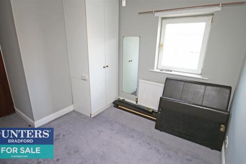 2 Garth Barn Close, Bradford, BD9 4BG
