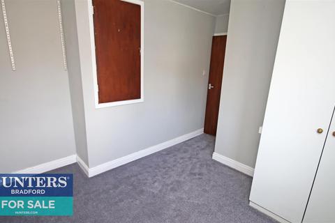 2 Garth Barn Close, Bradford, BD9 4BG