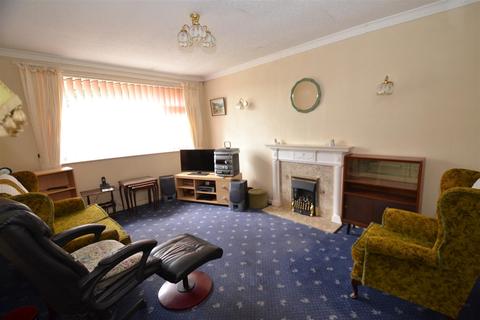 21 Markfield Close, Low Moor, Bradford, BD12 0UW