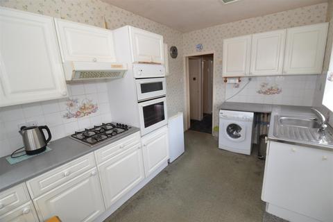 21 Markfield Close, Low Moor, Bradford, BD12 0UW