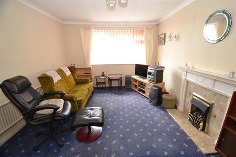 21 Markfield Close, Low Moor, Bradford, BD12 0UW
