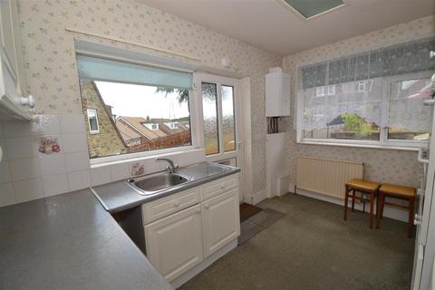 21 Markfield Close, Low Moor, Bradford, BD12 0UW