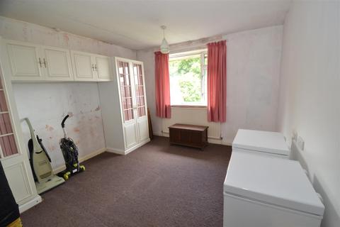 21 Markfield Close, Low Moor, Bradford, BD12 0UW