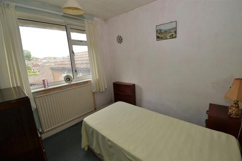 21 Markfield Close, Low Moor, Bradford, BD12 0UW
