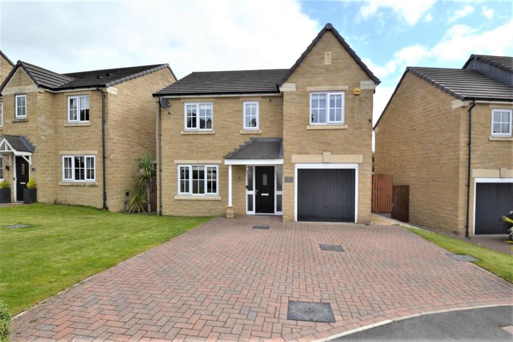 Harrowins Farm Drive, Queensbury, Bradford 4 bed detached house £325,000