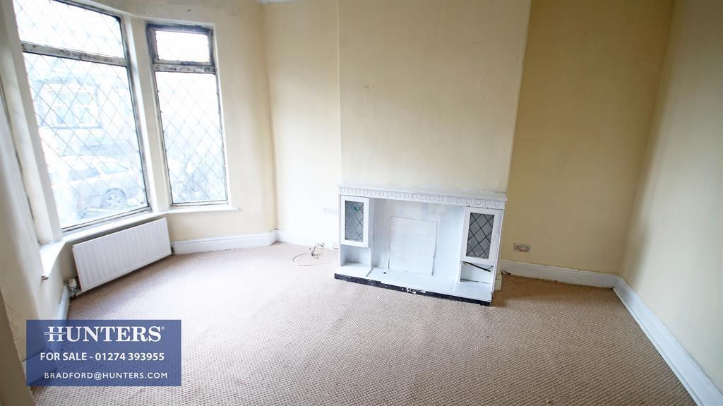Lister Avenue, Bradford, BD4 4 bed terraced house £105,000