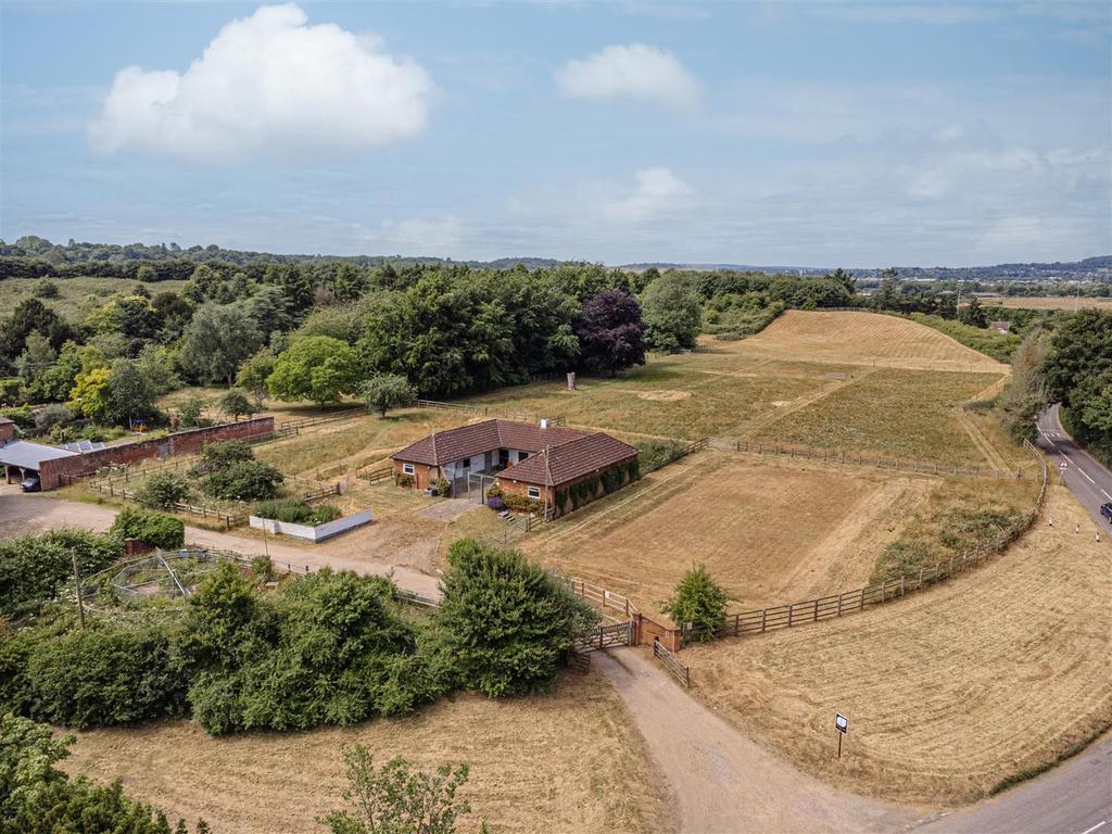 Pendell Road, Bletchingley, Redhill 3 bed house for sale £850,000