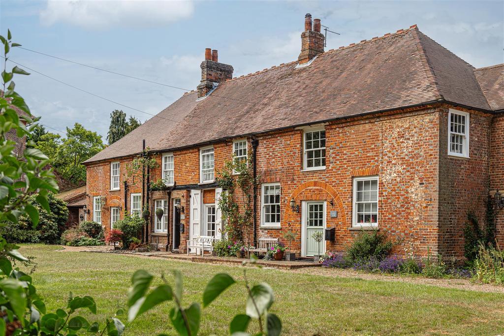 Pendell Road, Bletchingley, Redhill 3 bed house £850,000