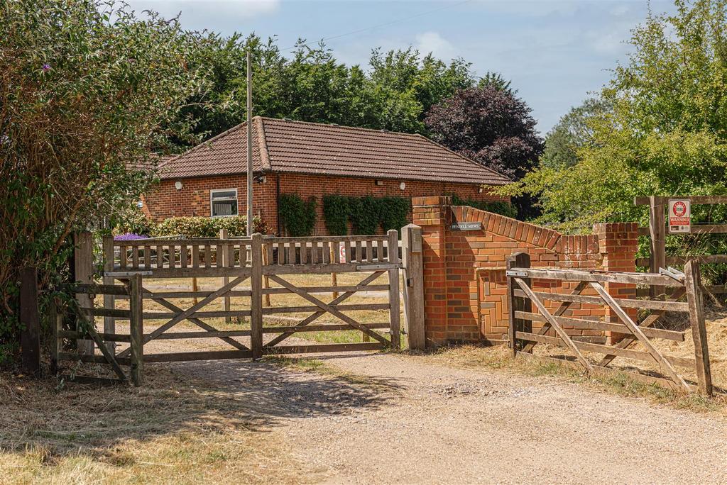 Pendell Road, Bletchingley, Redhill 3 bed house £850,000