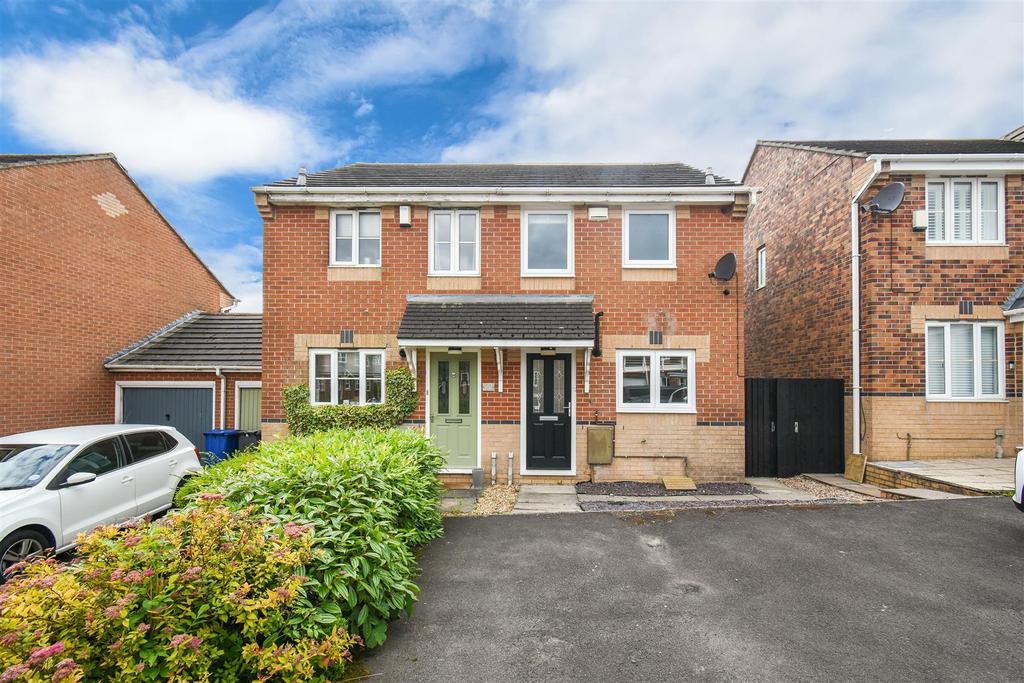Williams Drive, Blackburn 2 bed semidetached house £130,000