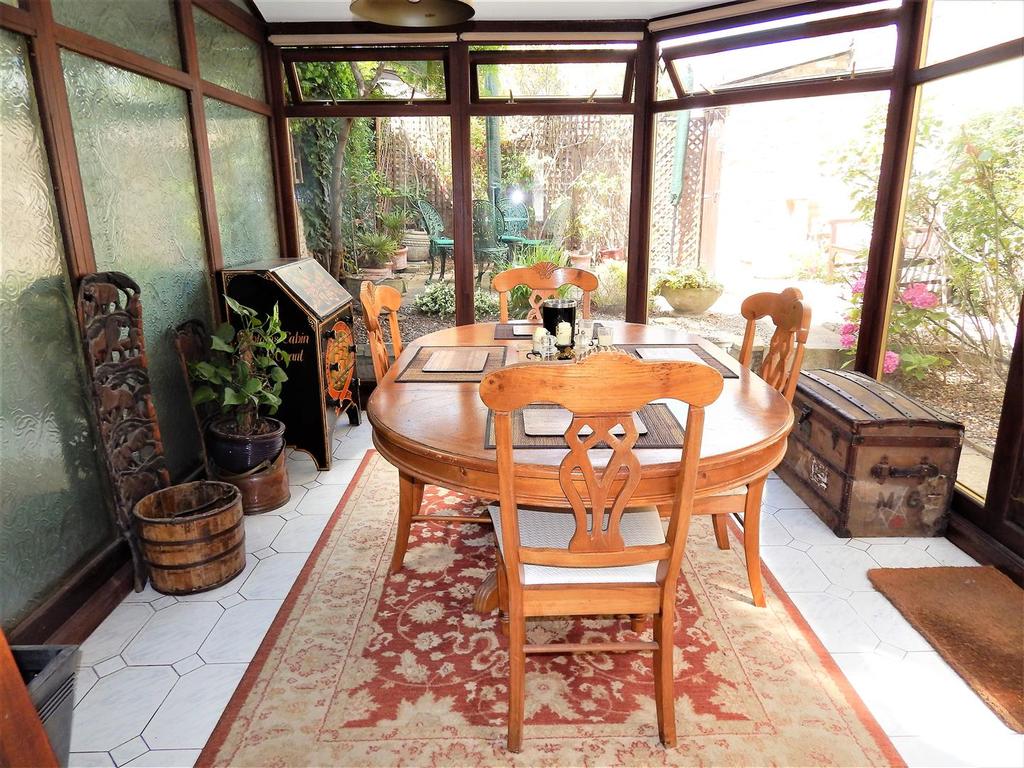 Delce Road, Rochester 2 bed house £375,000