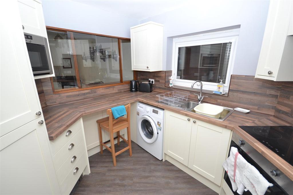 10grangefieldcourt KITCHEN.JPG