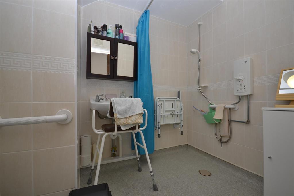 10grangefieldcourt WETROOM.JPG