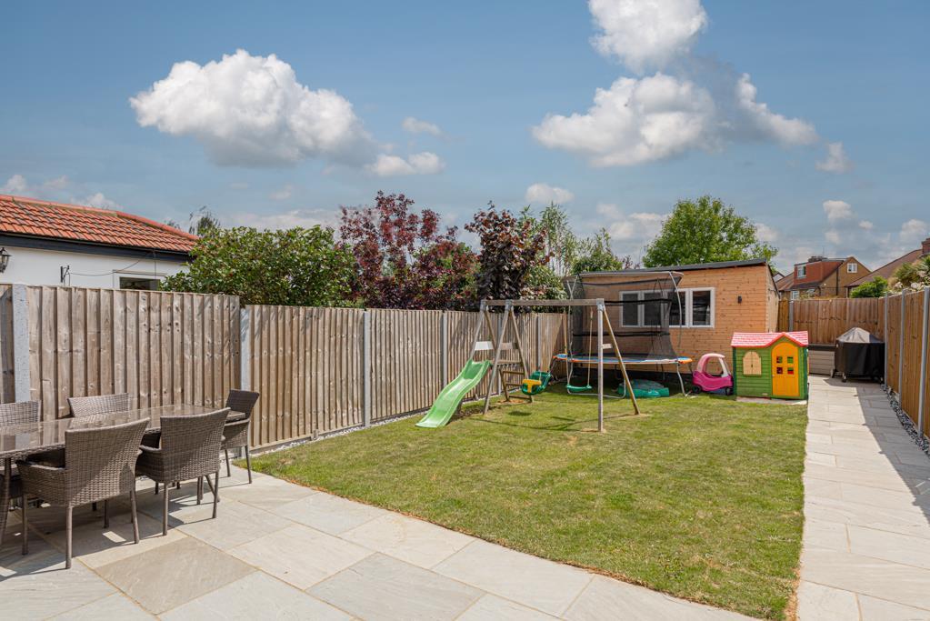 Elm Way, Ewell 3 bed semidetached house £640,000