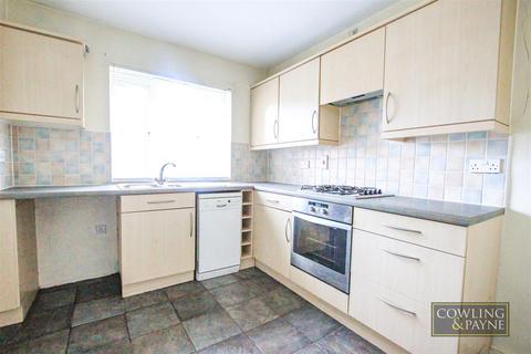3 bedroom semi-detached house to rent, Muir Place, Wickford
