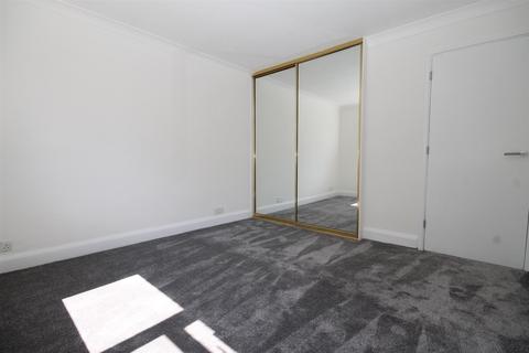 32 Devana End, Carshalton, SM5 2NL