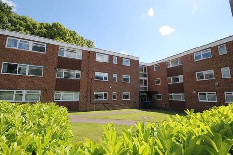 32 Devana End, Carshalton, SM5 2NL