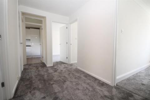 32 Devana End, Carshalton, SM5 2NL