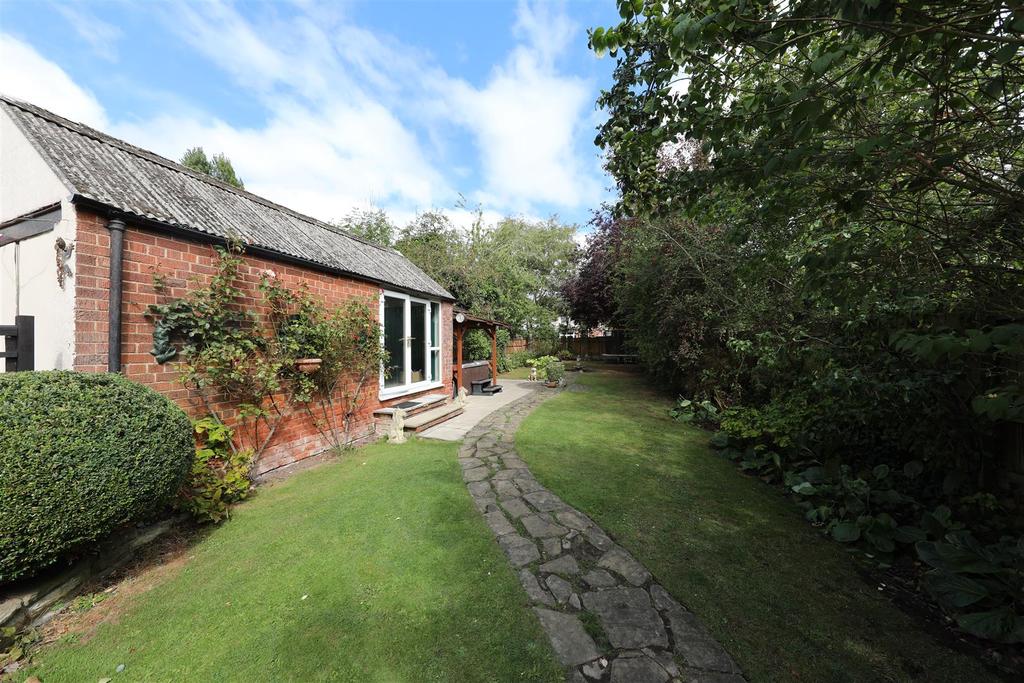 Beverley High Road, Hull 4 bed semidetached house £360,000