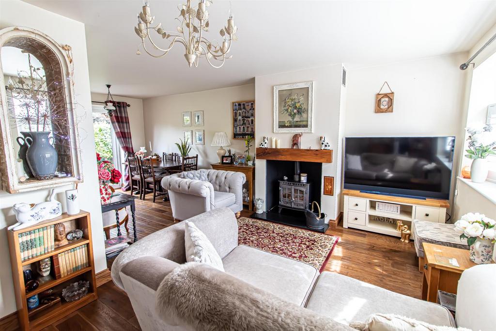 Broadfields, Calverton, Nottingham 4 bed detached house £375,000