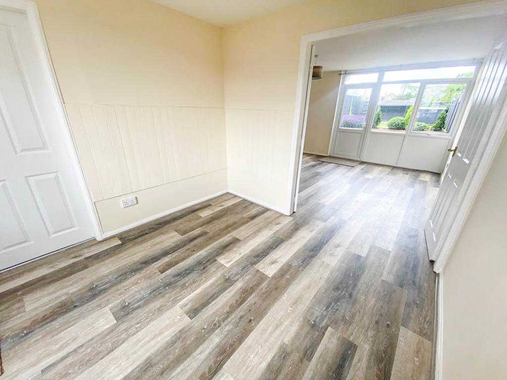Hendre Close, Tile Hill, Coventry... 3 bed terraced house £950 pcm (£