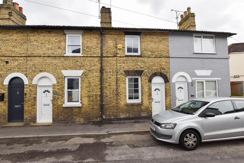 Bush Row, Aylesford 3 bed terraced house £1,100 pcm (£254 pw)