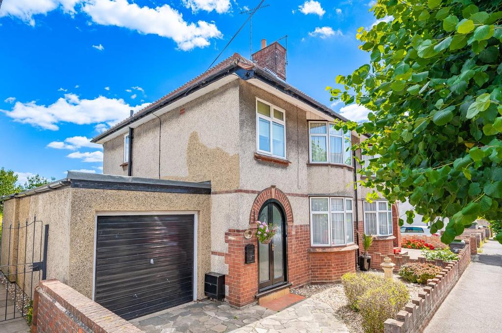 The Avenue, Dunmow 3 bed semidetached house for sale £450,000