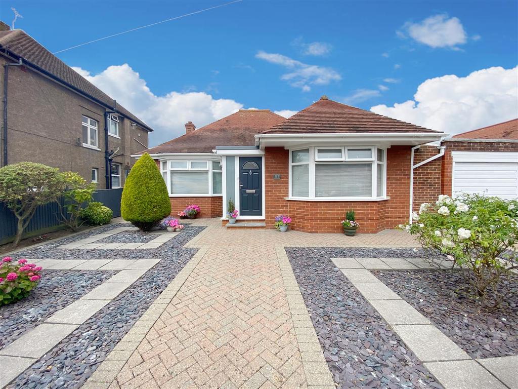 Loxwood Avenue, Worthing 2 bed detached bungalow £550,000