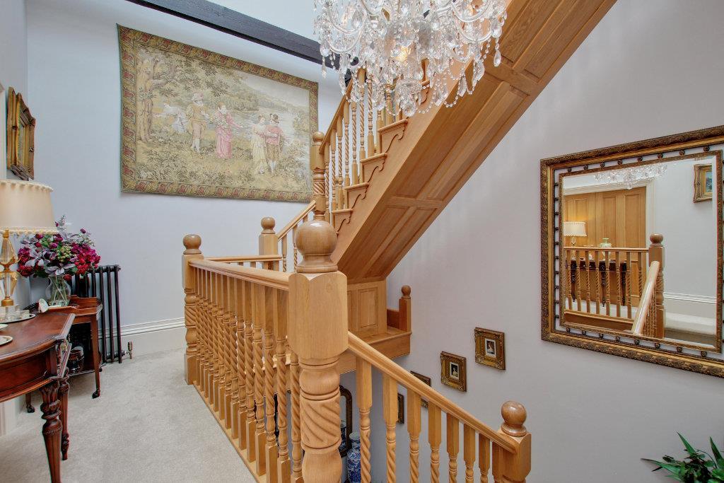 Galleried landing