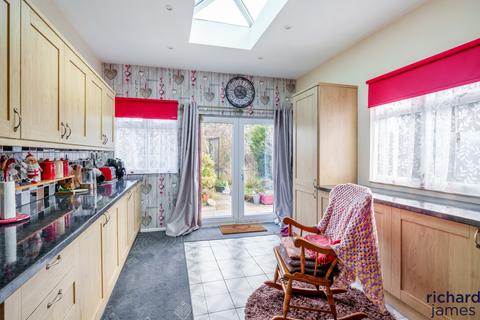 2 bedroom bungalow for sale - Cheney Manor Road, Cheney Manor, Swindon, SN2