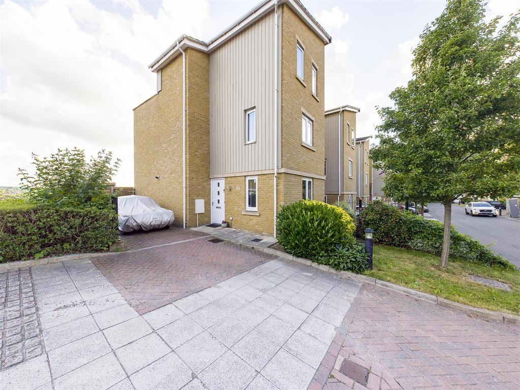 Ward View, Chatham 3 bed link detached house for sale £380,000