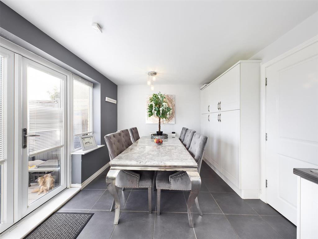 Ward View, Chatham 3 bed link detached house £380,000