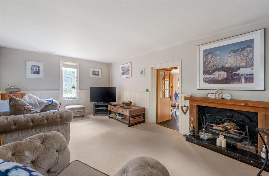 Reigate Road, Hookwood, Horley 4 bed detached house £725,000