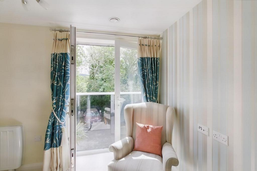 8553521-interior01 (Medium).jpg