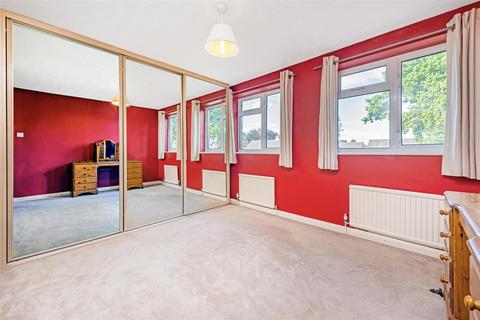 15 Darwall Drive, Ascot, SL5 8NB
