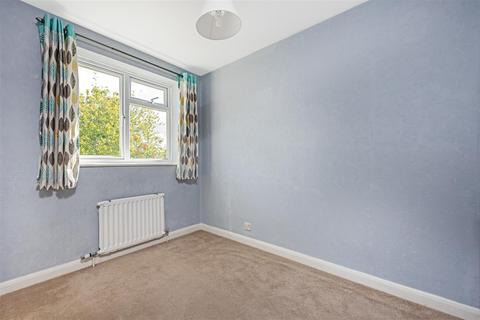 15 Darwall Drive, Ascot, SL5 8NB