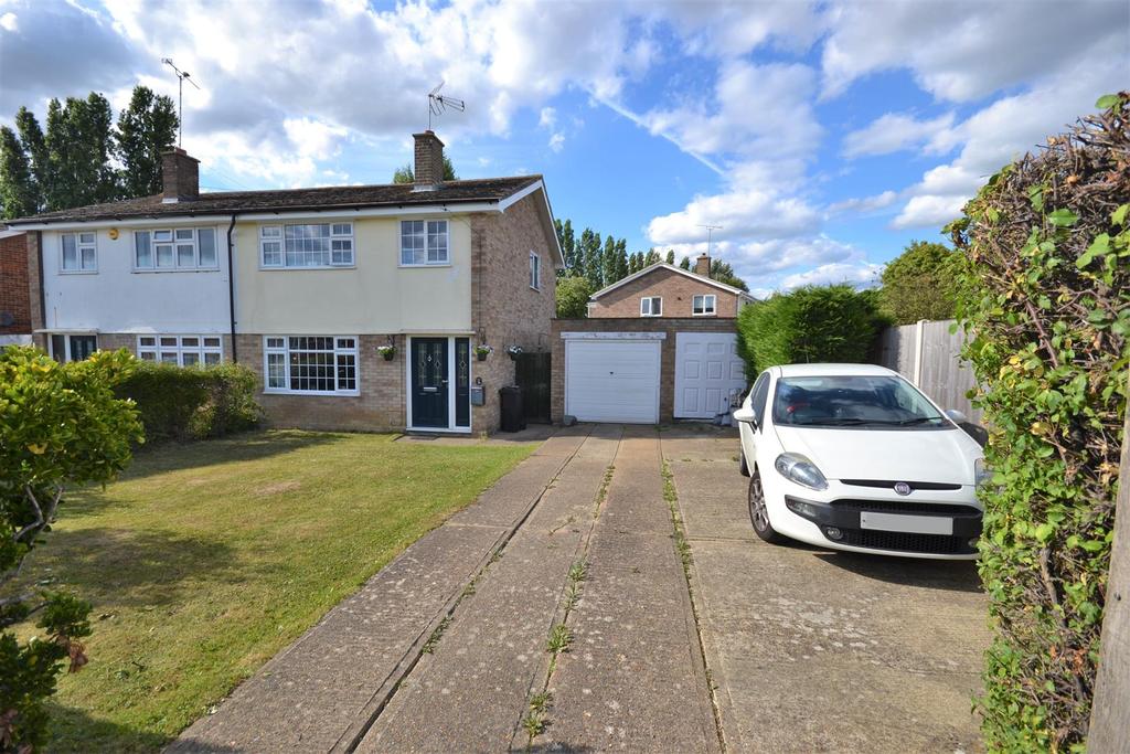 Crown Way, Southminster 3 bed semidetached house £350,000